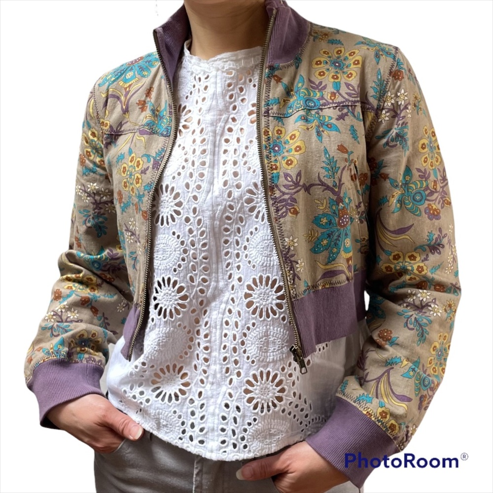 Rustic floral print crop jacket with lilac rib cuff Size S